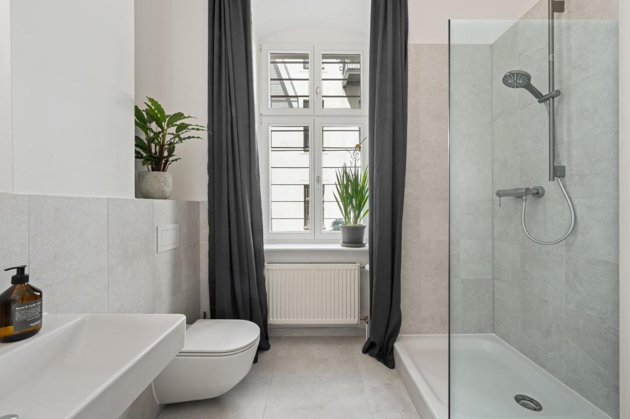 The Strassburger, Stylish 3 Bedroom Apartment In Downtown Berlin Berlim Exterior foto